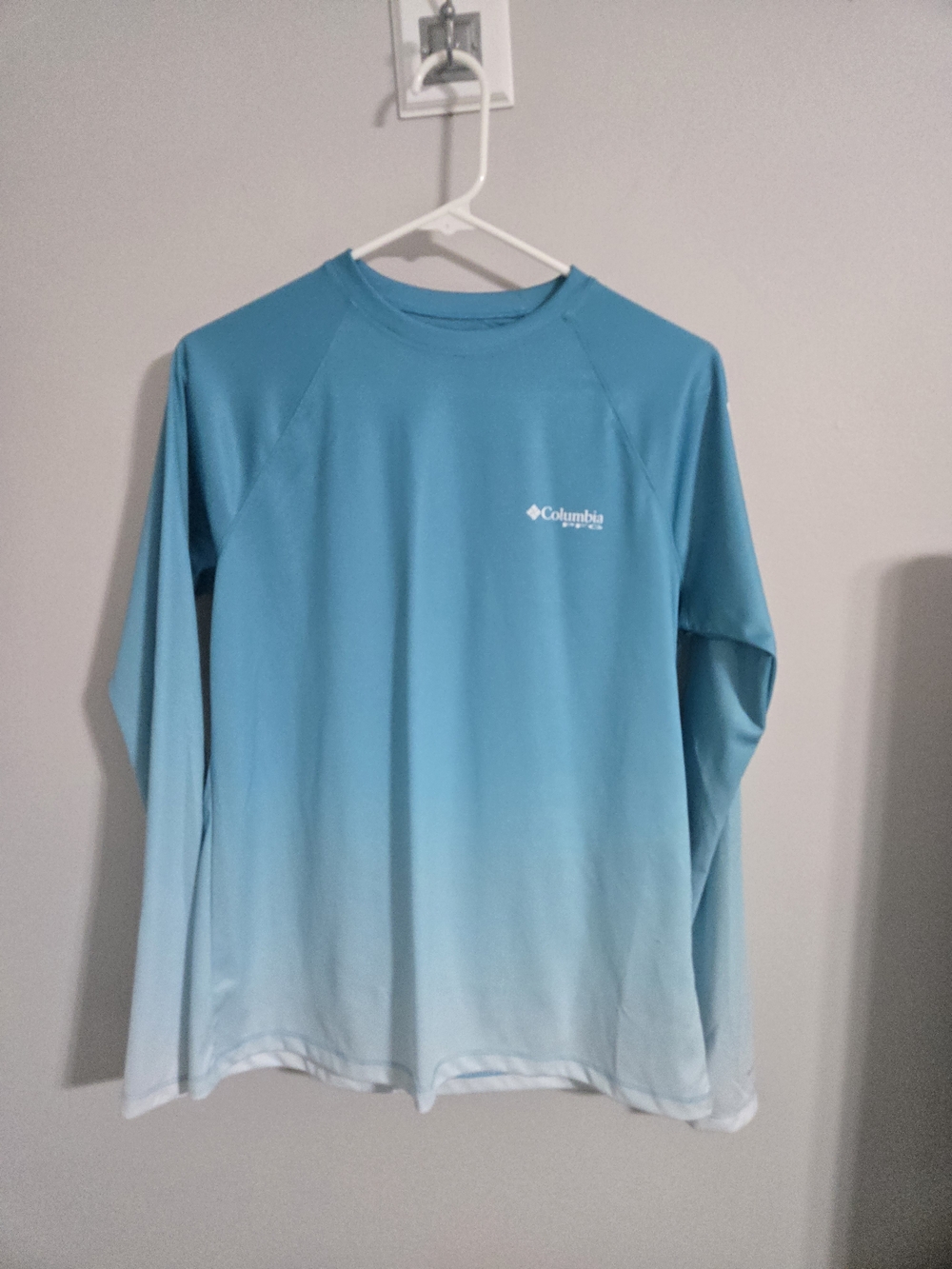 Columbia Men’s Long-Sleeve Gradient Blue Performance Shirt